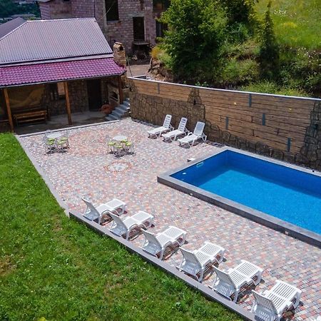 Kamar Hotel Иджеван Екстериор снимка