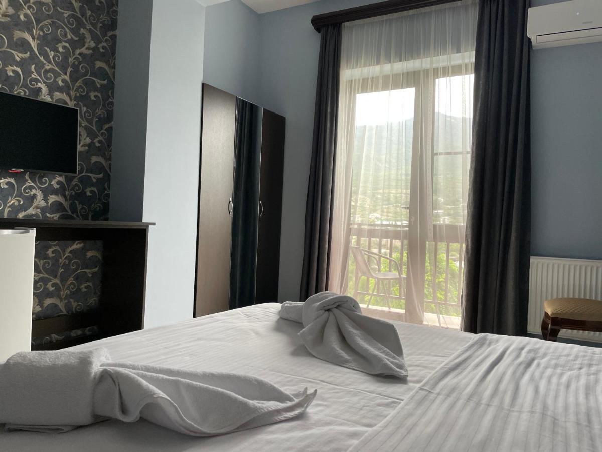 Kamar Hotel Иджеван Екстериор снимка
