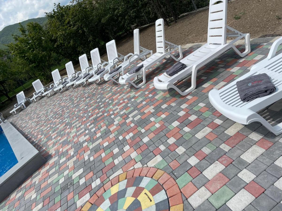 Kamar Hotel Иджеван Екстериор снимка