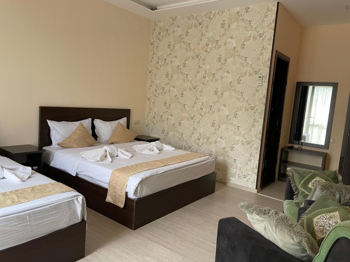 Kamar Hotel Иджеван Екстериор снимка