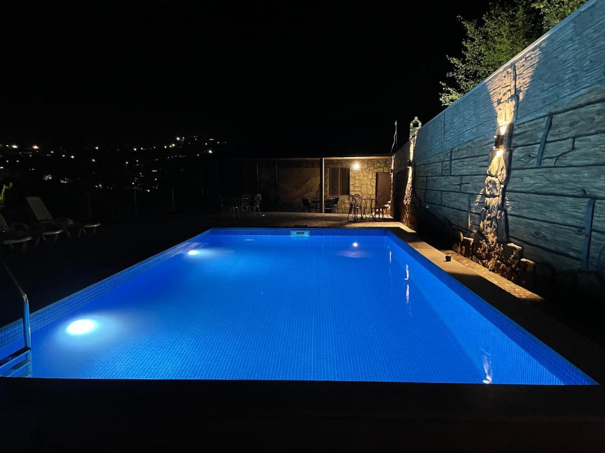 Kamar Hotel Иджеван Екстериор снимка