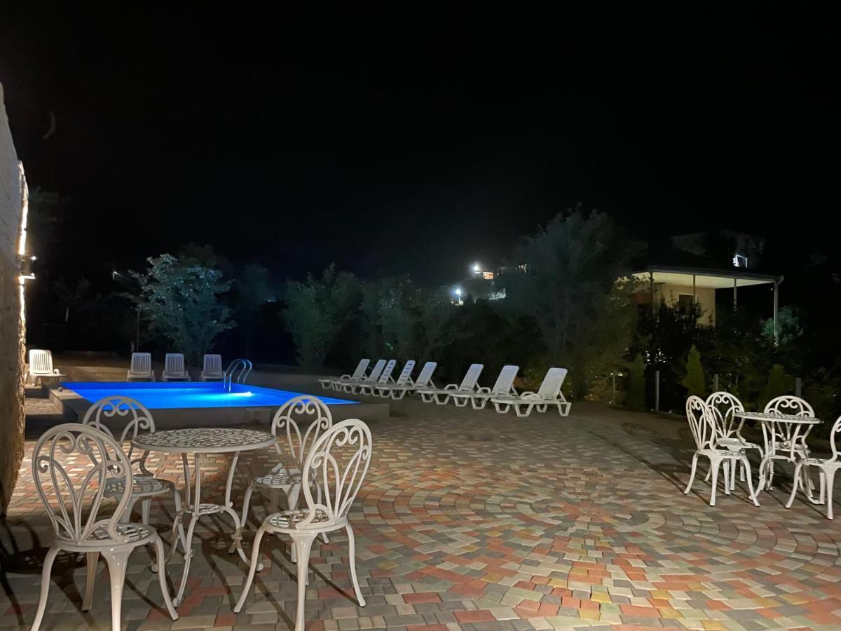Kamar Hotel Иджеван Екстериор снимка