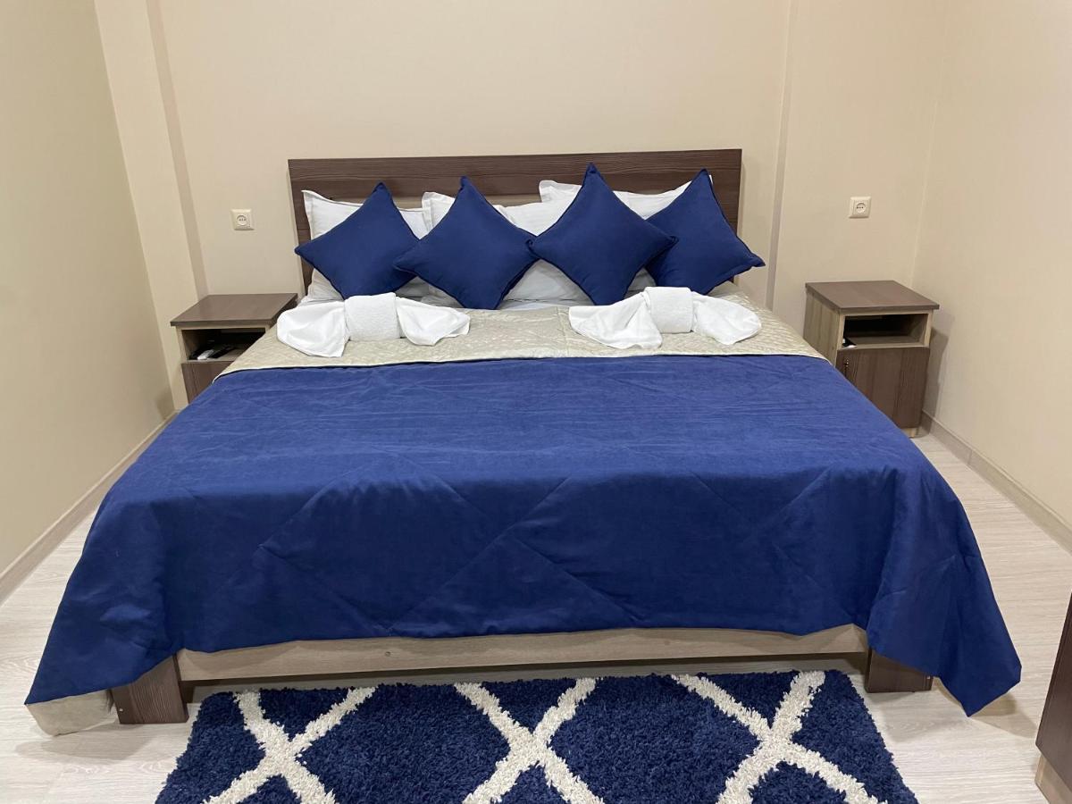 Kamar Hotel Иджеван Екстериор снимка