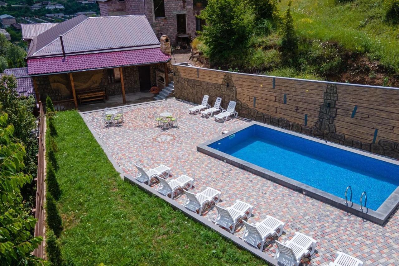Kamar Hotel Иджеван Екстериор снимка