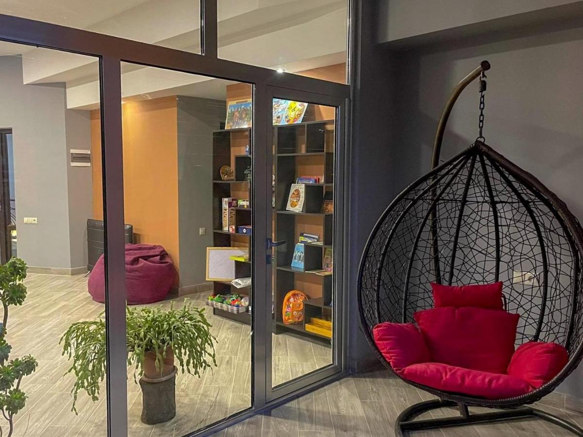 Kamar Hotel Иджеван Екстериор снимка