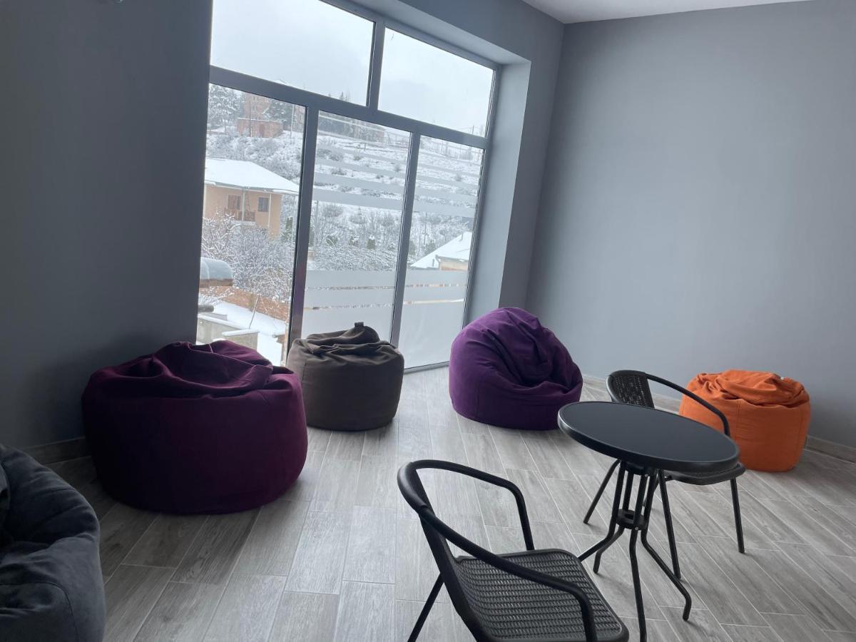 Kamar Hotel Иджеван Екстериор снимка